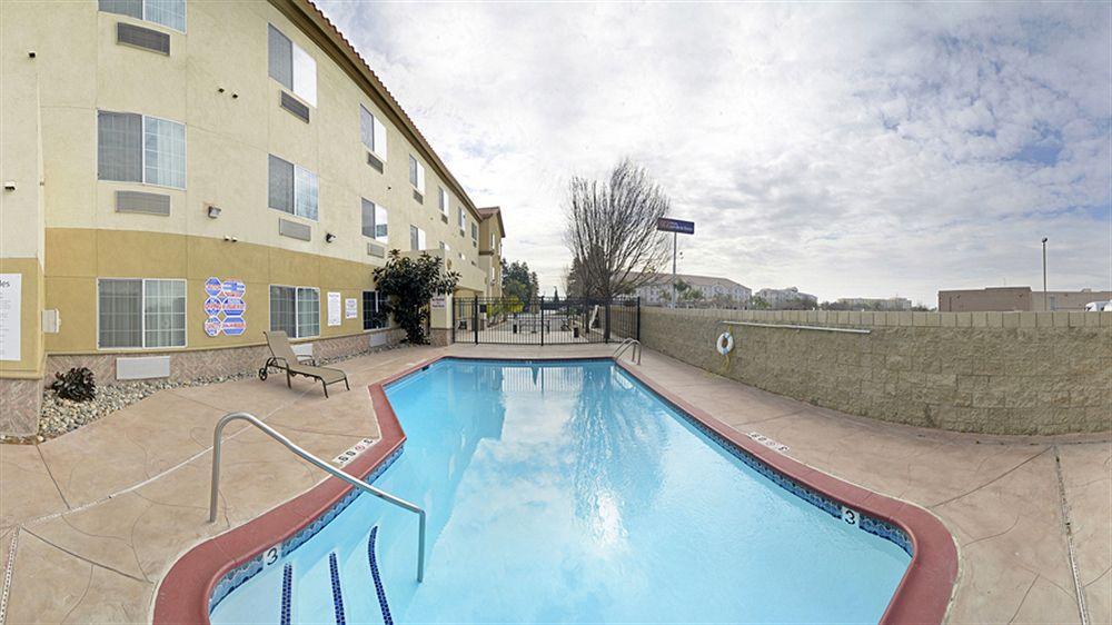 Comfort Suites Бейкерсфилд Экстерьер фото