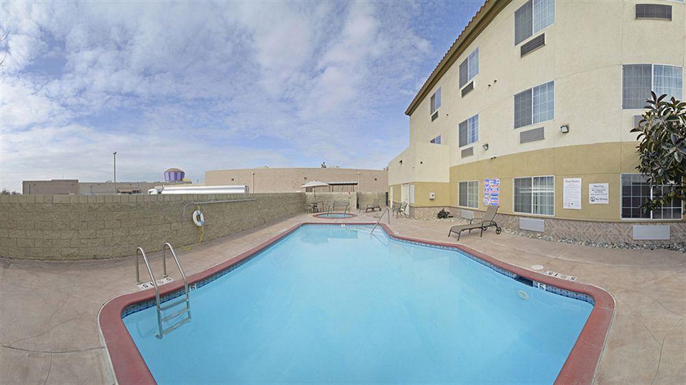 Comfort Suites Бейкерсфилд Экстерьер фото