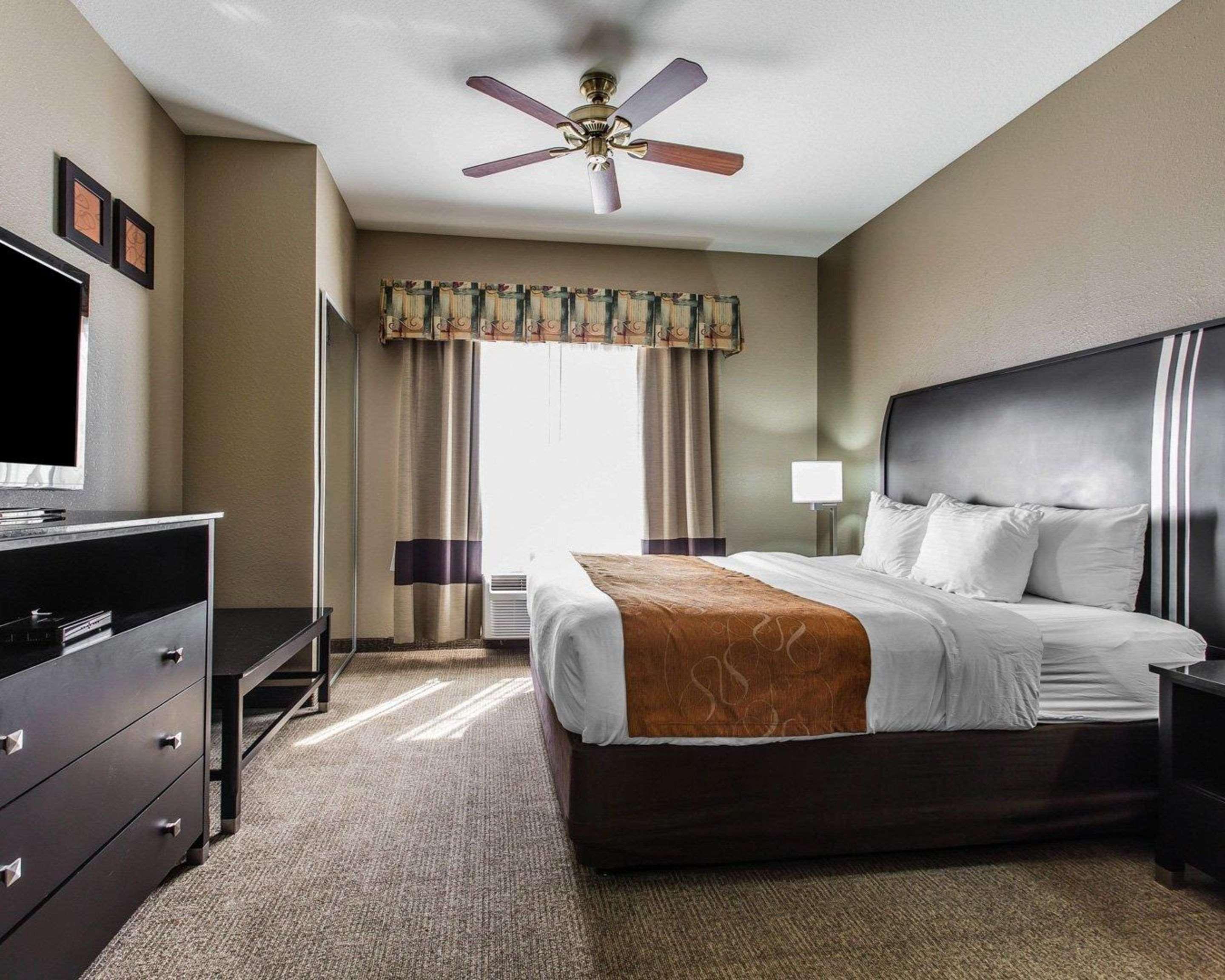 Comfort Suites Бейкерсфилд Экстерьер фото