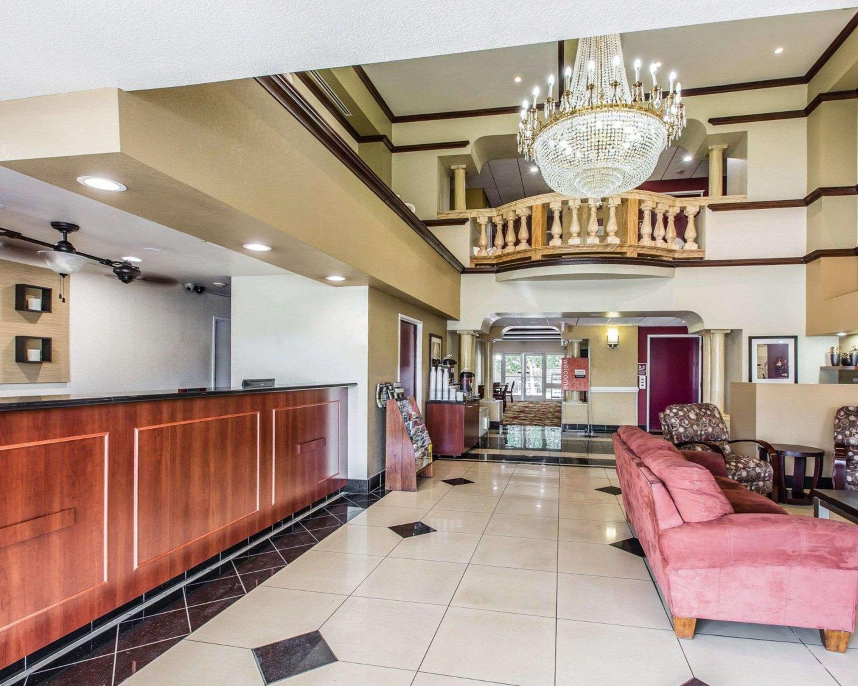 Comfort Suites Бейкерсфилд Экстерьер фото