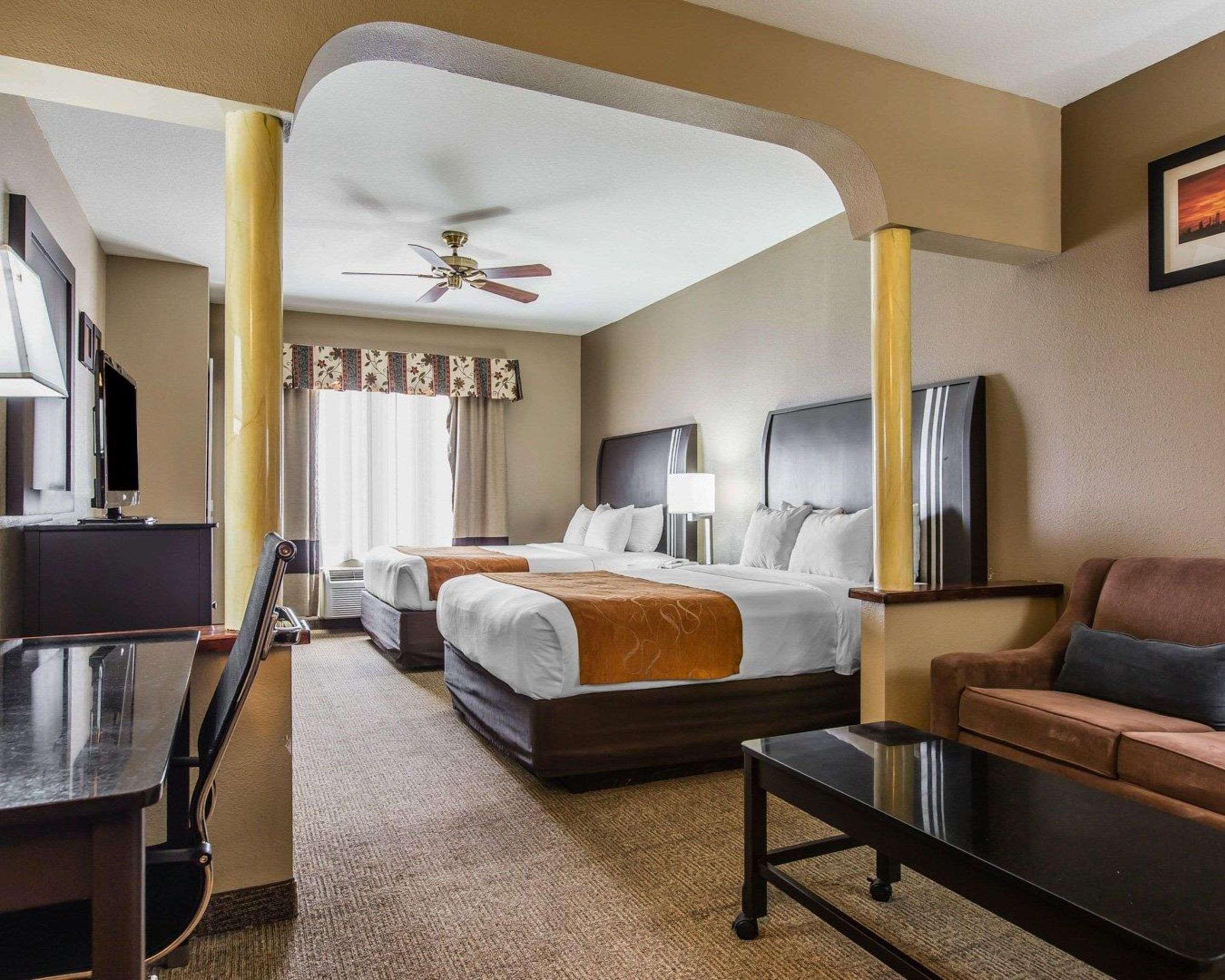 Comfort Suites Бейкерсфилд Экстерьер фото