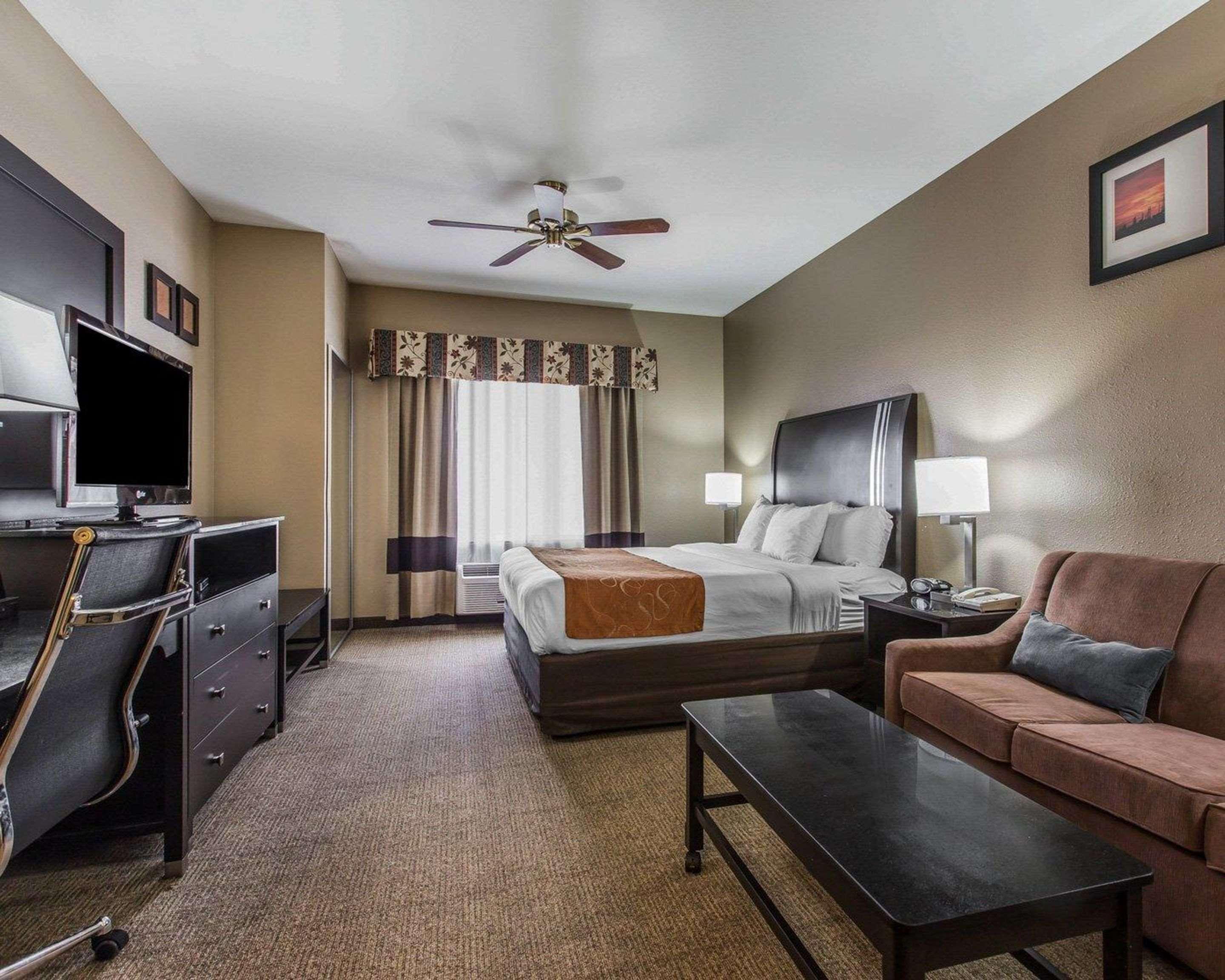 Comfort Suites Бейкерсфилд Экстерьер фото
