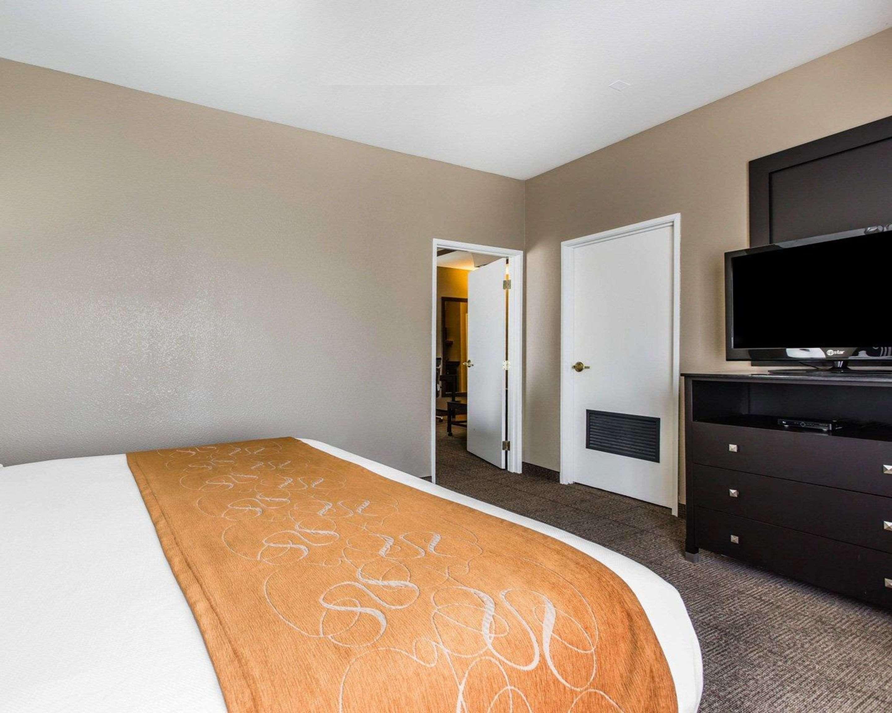 Comfort Suites Бейкерсфилд Экстерьер фото