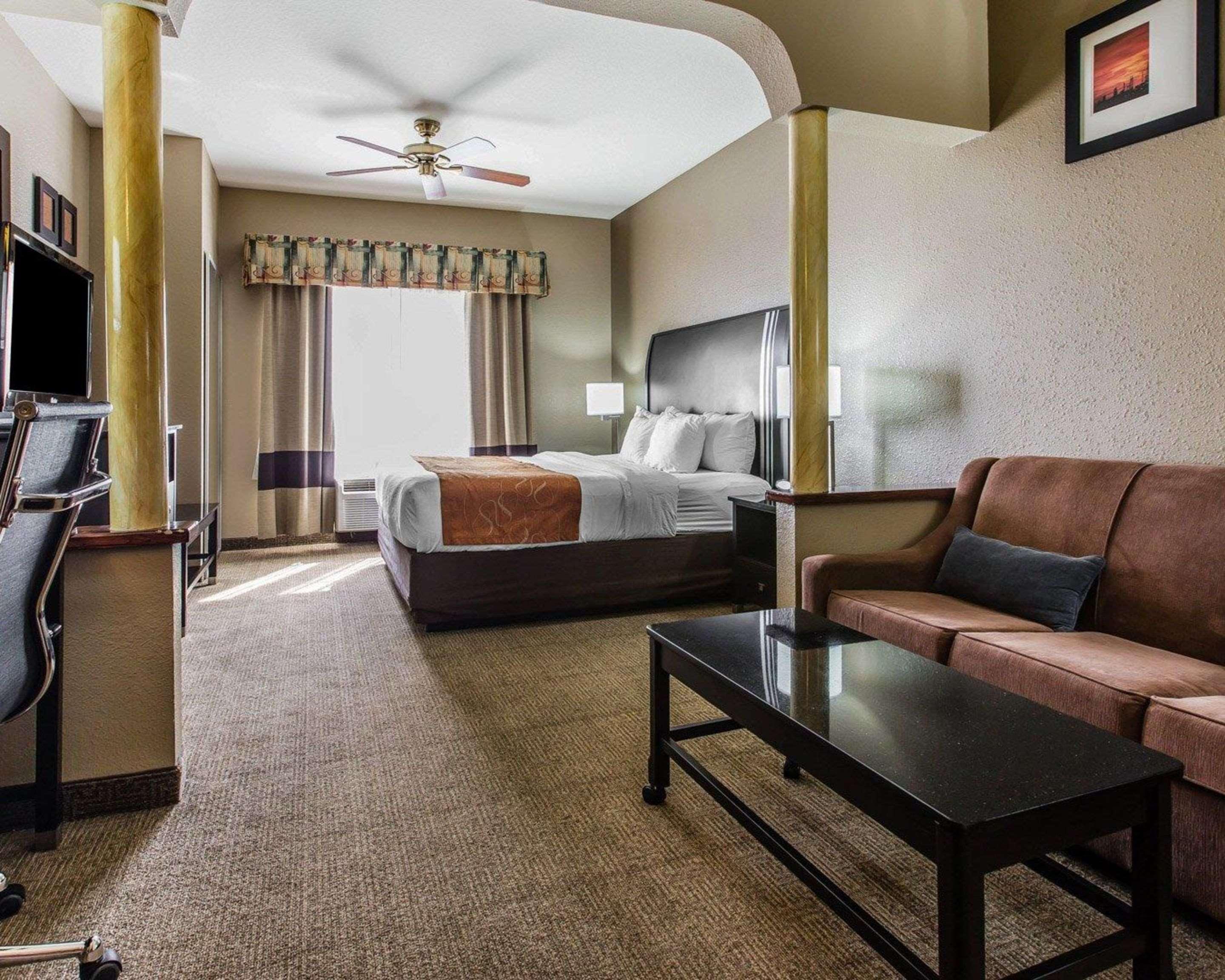 Comfort Suites Бейкерсфилд Экстерьер фото